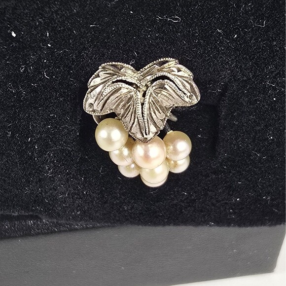 Vintage Sterling Silver Genuine Pearls Grape Leaf Cluster Earrings Screwback - Picture 2 of 4